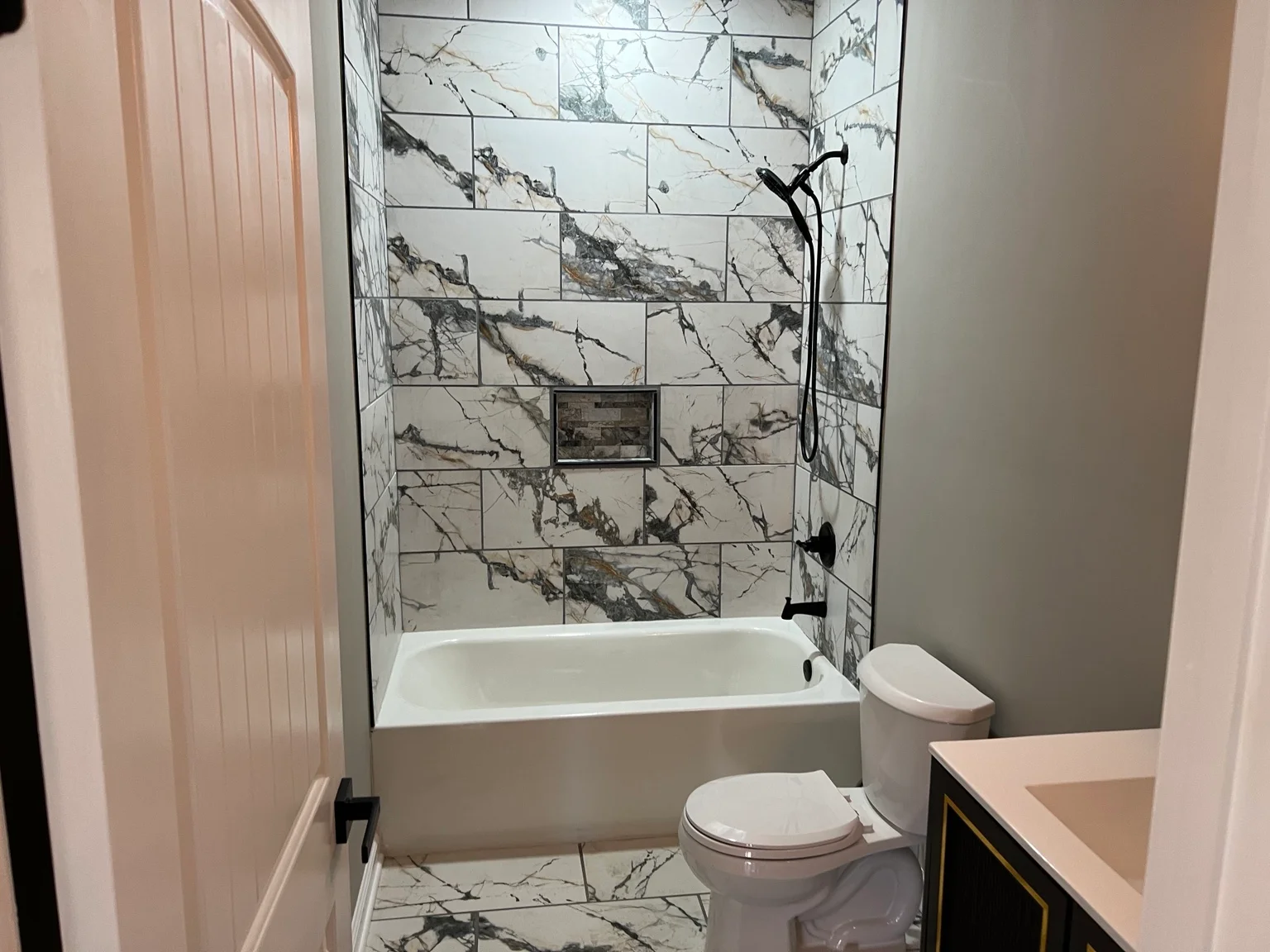87 Chew Road bathroom tile and tub