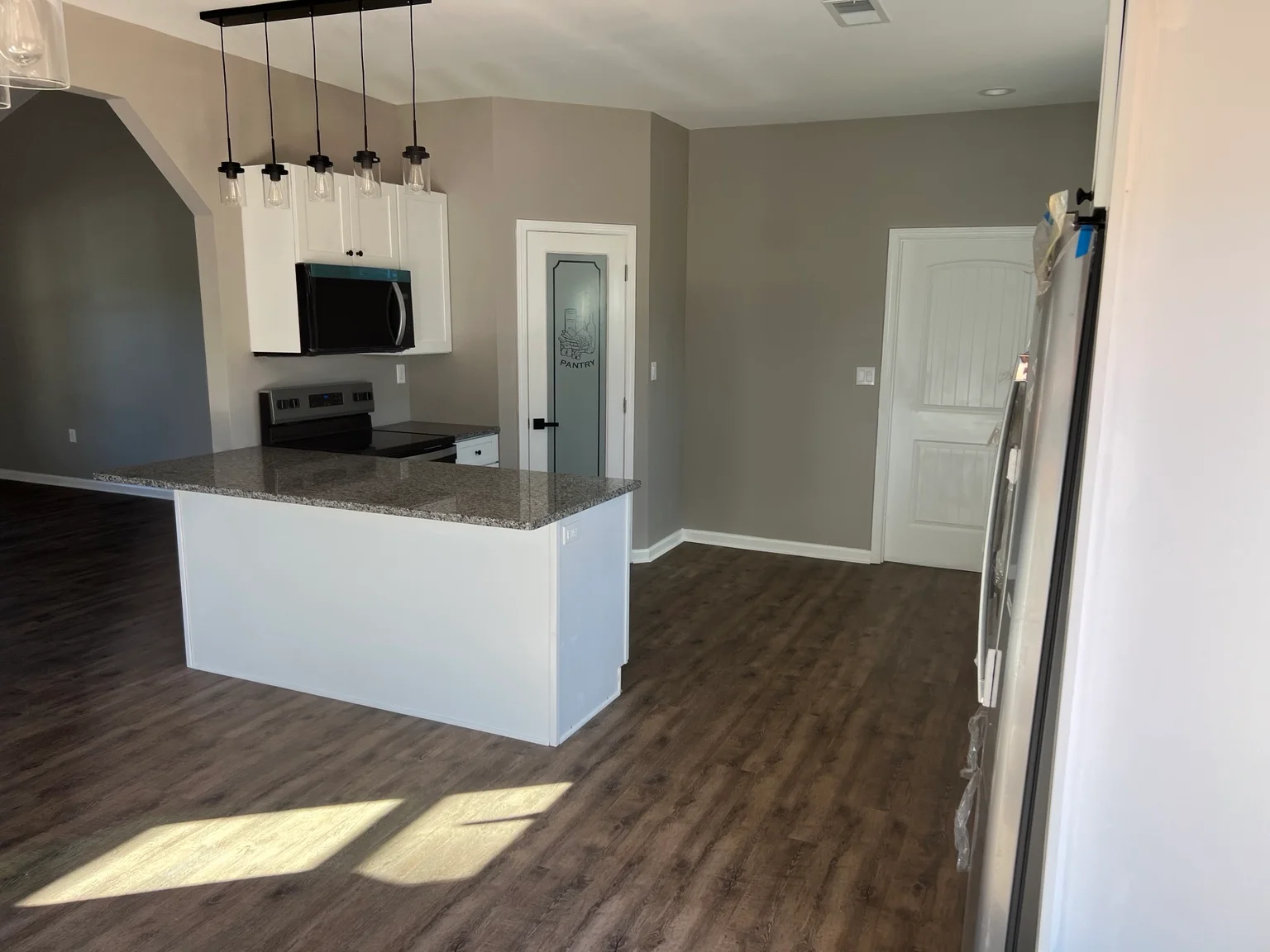 87 Chew Road kitchen